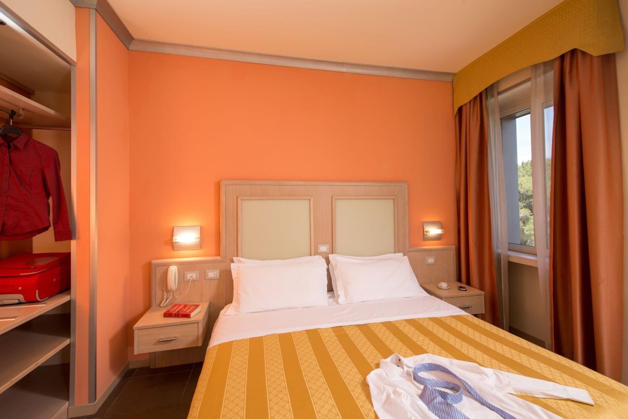 Hotel Mediterraneo Stagno Exterior foto